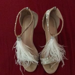 Size 8 feather, rhinestone and pearls